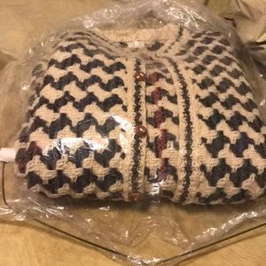 Handmade Ecuador 100% wool ladies sweater.